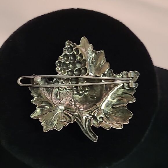 Vintage 1940s Grape Leaf Hat Pin - Picture 2 of 4